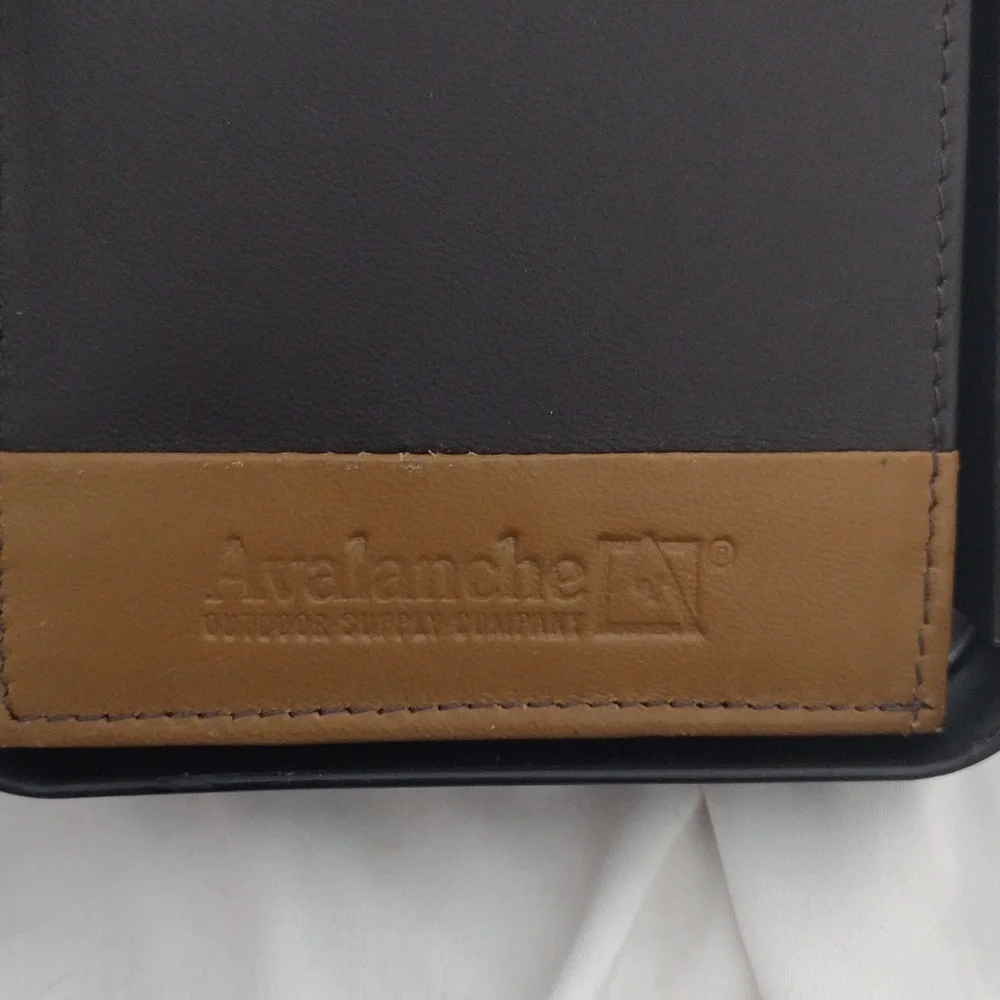 NIB Avalanche Two-Tone Brown 100% Genuine Leather Wallet Rfd Shield